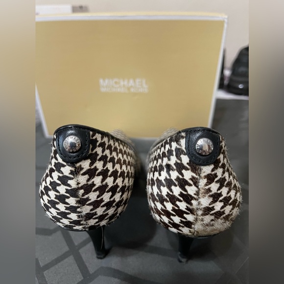 Michael Michael Kors heels. Houndstooth print. - Picture 13 of 17